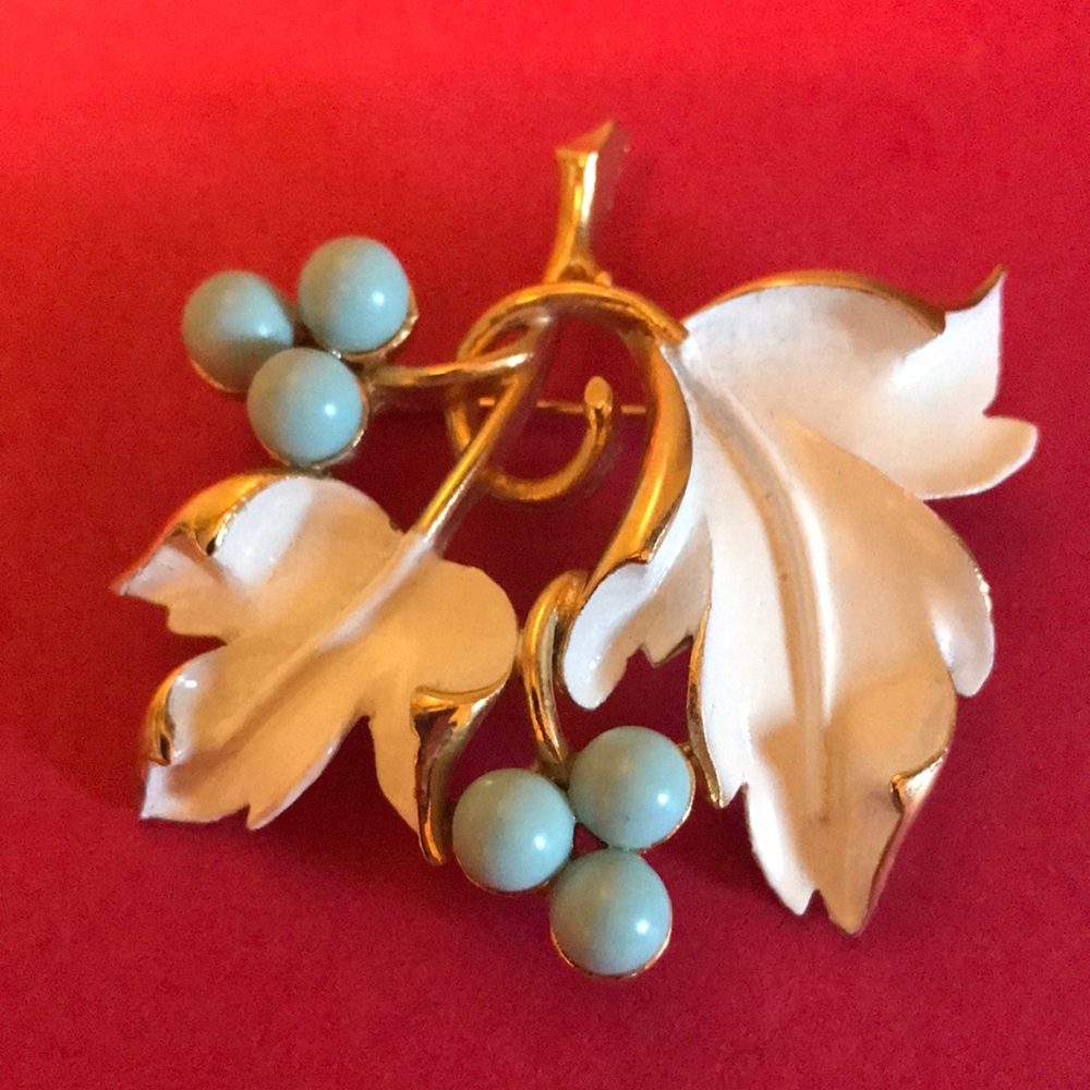 Vintage (60’s) Sarah Coventry brooch